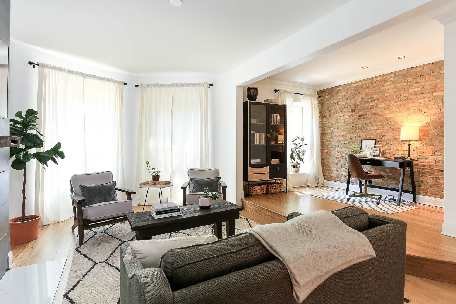 2026 North Howe Street, Unit 1 Chicago, IL 60614 - Photo 17 of 40 a living room with furniture and a potted plant