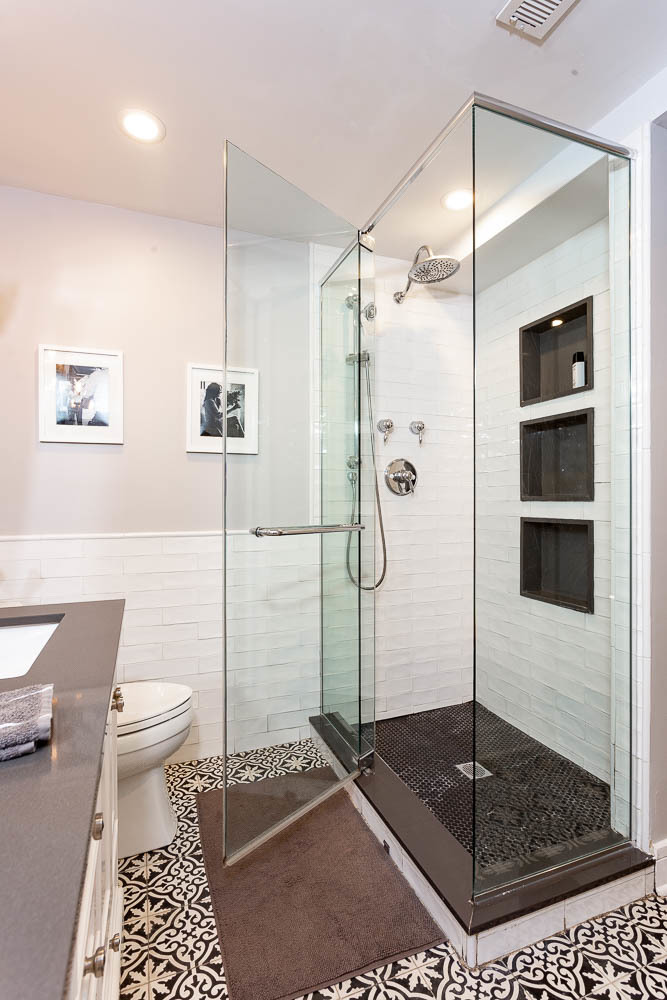2026 North Howe Street, Unit 1 Chicago, IL 60614 - Photo 33 of 40 a bathroom with a shower