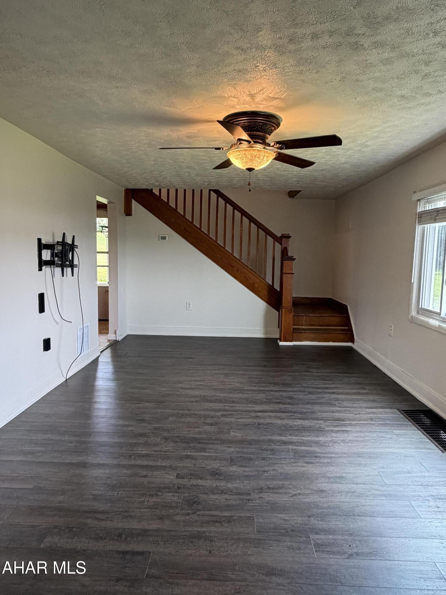 922 Middle Street Gallitzin, PA 16641 - Photo 10 of 40