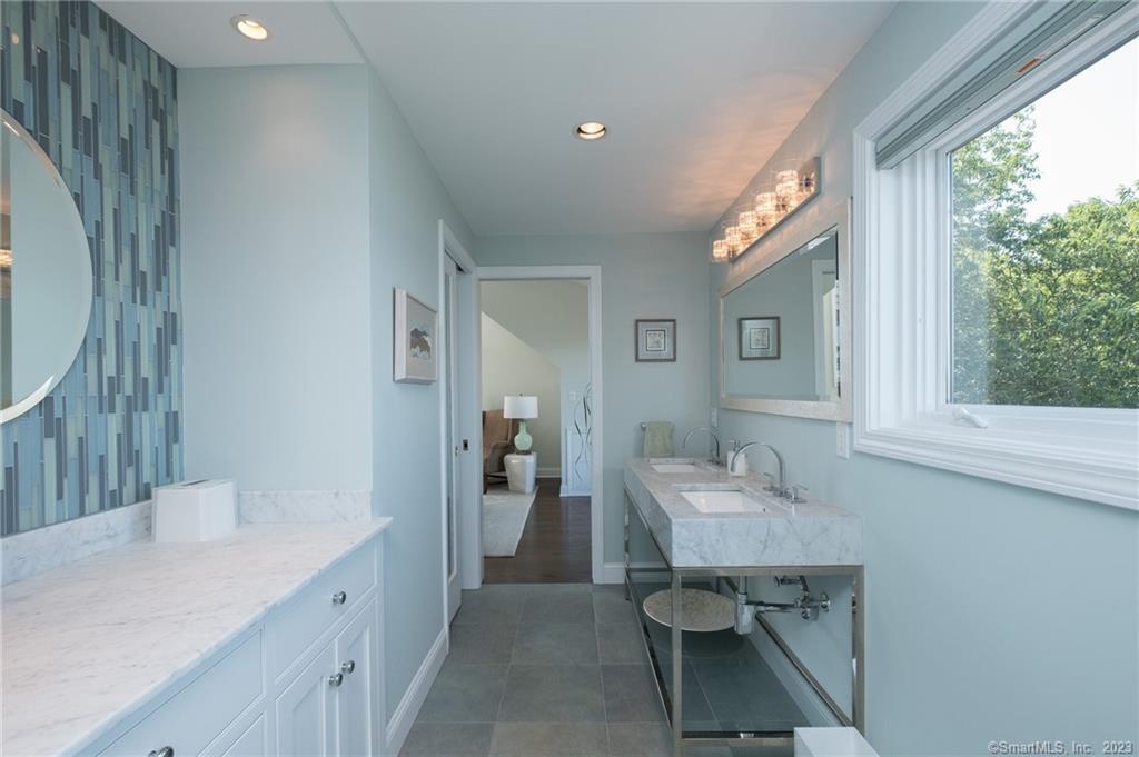 10 Morgan Point Groton, CT 06340 - Photo 31 of 40 a room with furniture and window