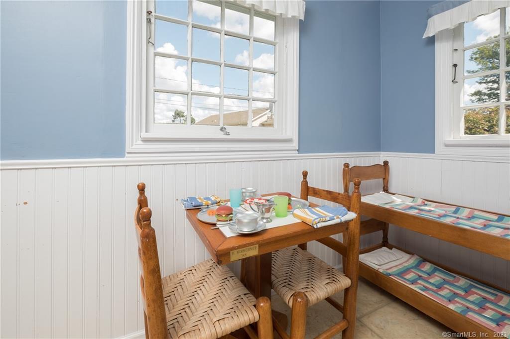 10 Morgan Point Groton, CT 06340 - Photo 37 of 40 a dining room with furniture and window