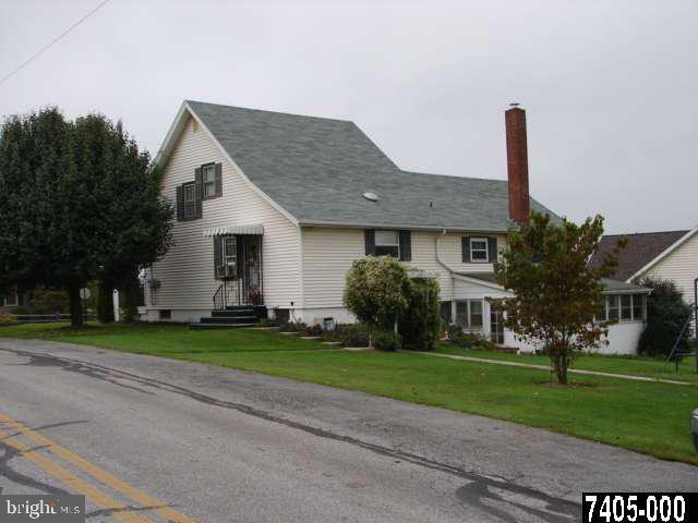 690 Edgegrove Road Hanover, PA 17331 - Photo 2 of 11 Gallery Image 2