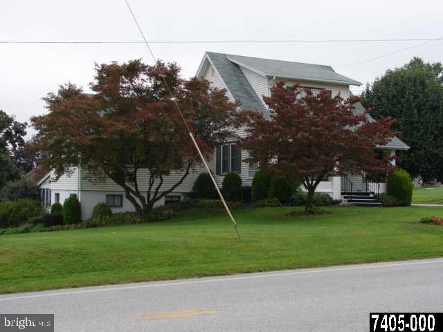 690 Edgegrove Road Hanover, PA 17331 - Photo 3 of 11 Gallery Image 3
