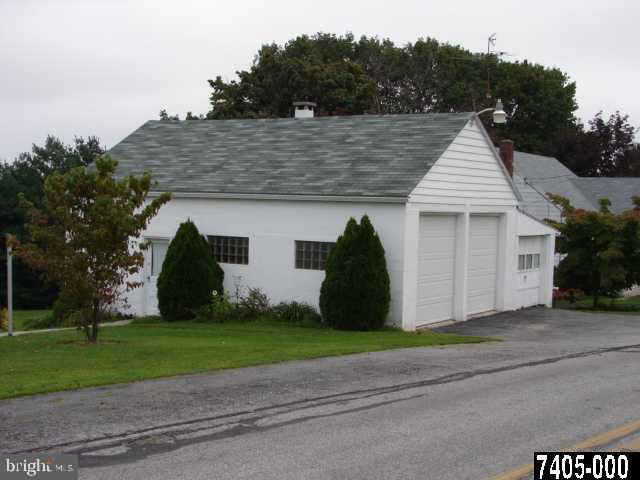690 Edgegrove Road Hanover, PA 17331 - Photo 4 of 11 Gallery Image 4