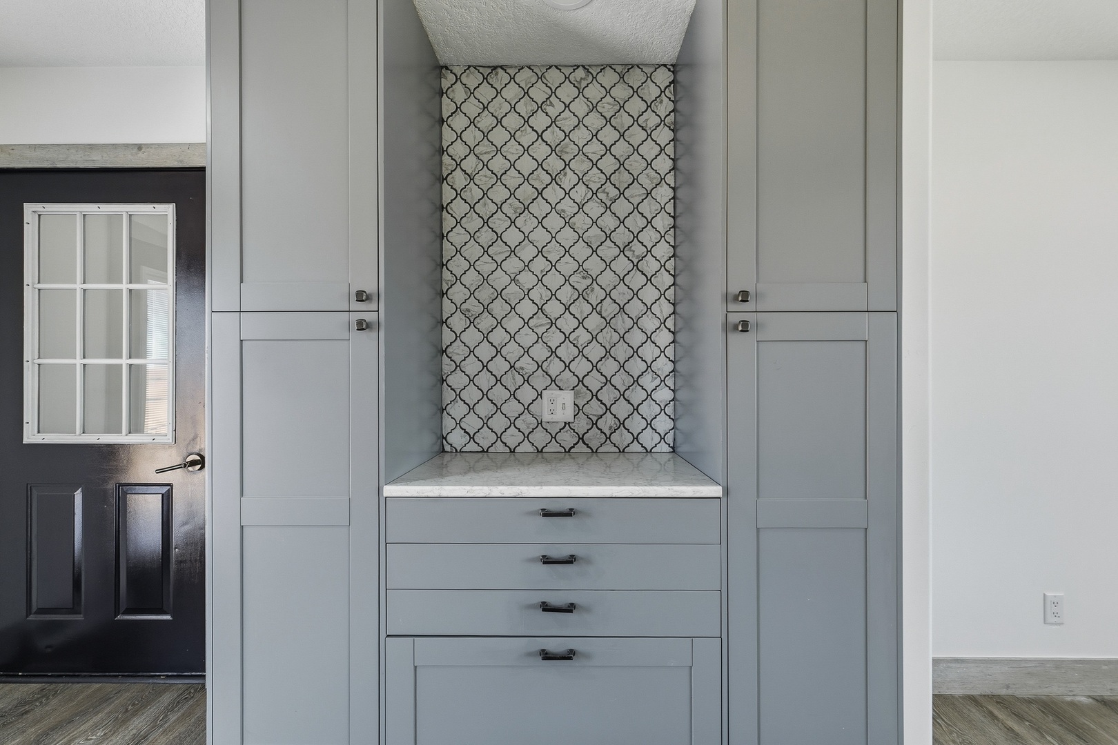 11622 27th Street West Milan, IL 61264 - Photo 12 of 49 a view of a closet