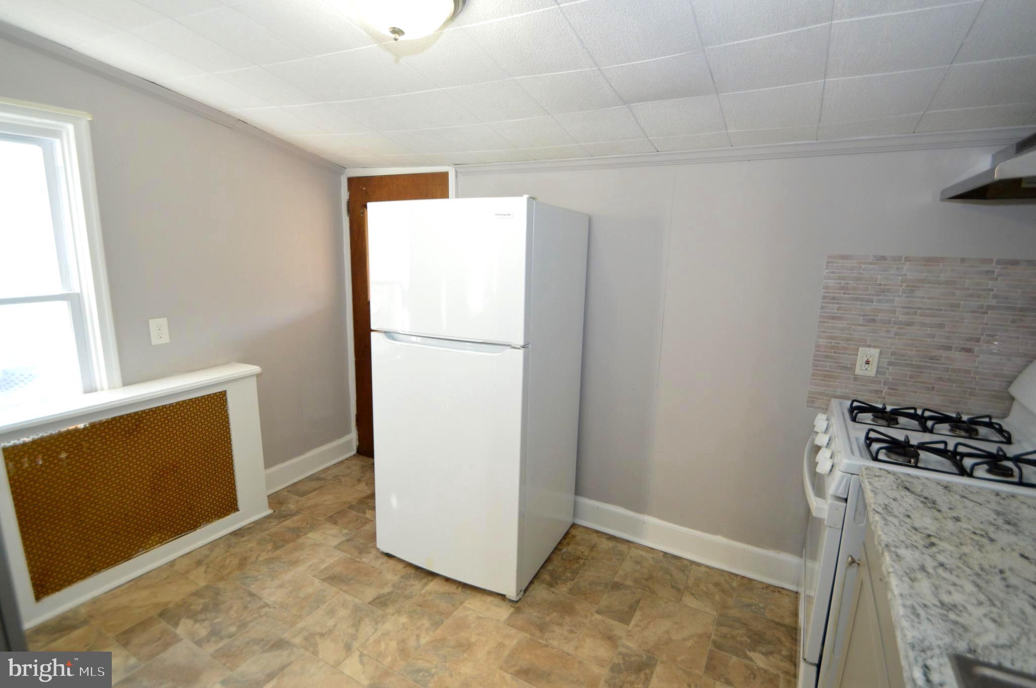 348 Barclay Street Burlington, NJ 08016 - Photo 9 of 21 a view of kitchen with microwave and refrigerator