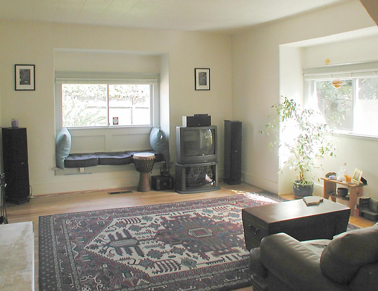 30 South Salinas Street, Unit D Santa Barbara, CA 93103 - Photo 4 of 4 a living room with furniture and a window