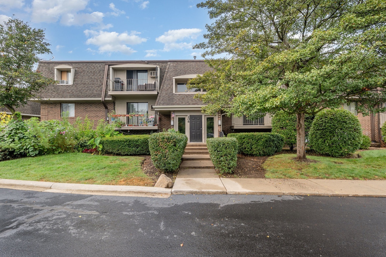208 East Bailey Road, Unit H Naperville, IL 60565 - Photo 1 of 9 Gallery Image 1
