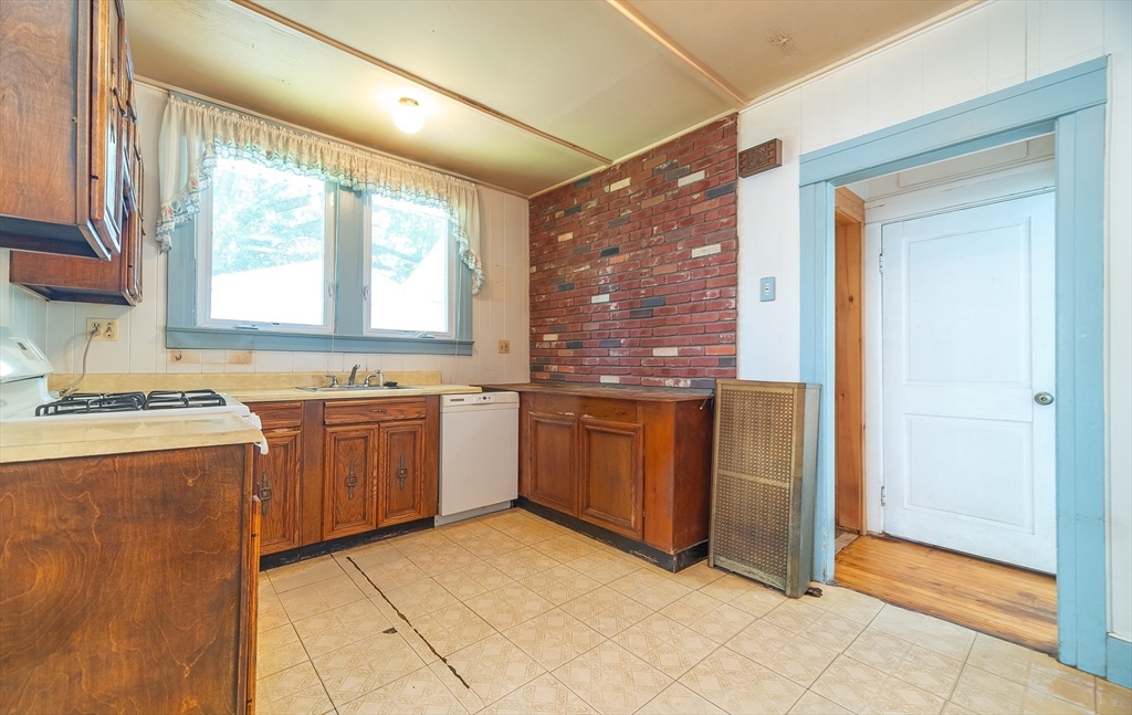 51 Itendale Street Springfield, MA 01108 - Photo 17 of 42 Gallery Image 17