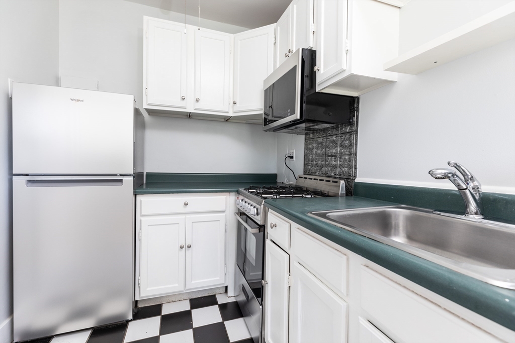 22 Concord Avenue, Unit 10 Cambridge, MA 02138 - Photo 4 of 15