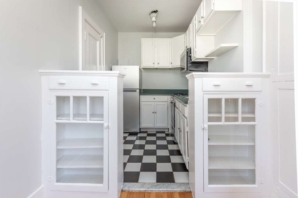 22 Concord Avenue, Unit 10 Cambridge, MA 02138 - Photo 5 of 15