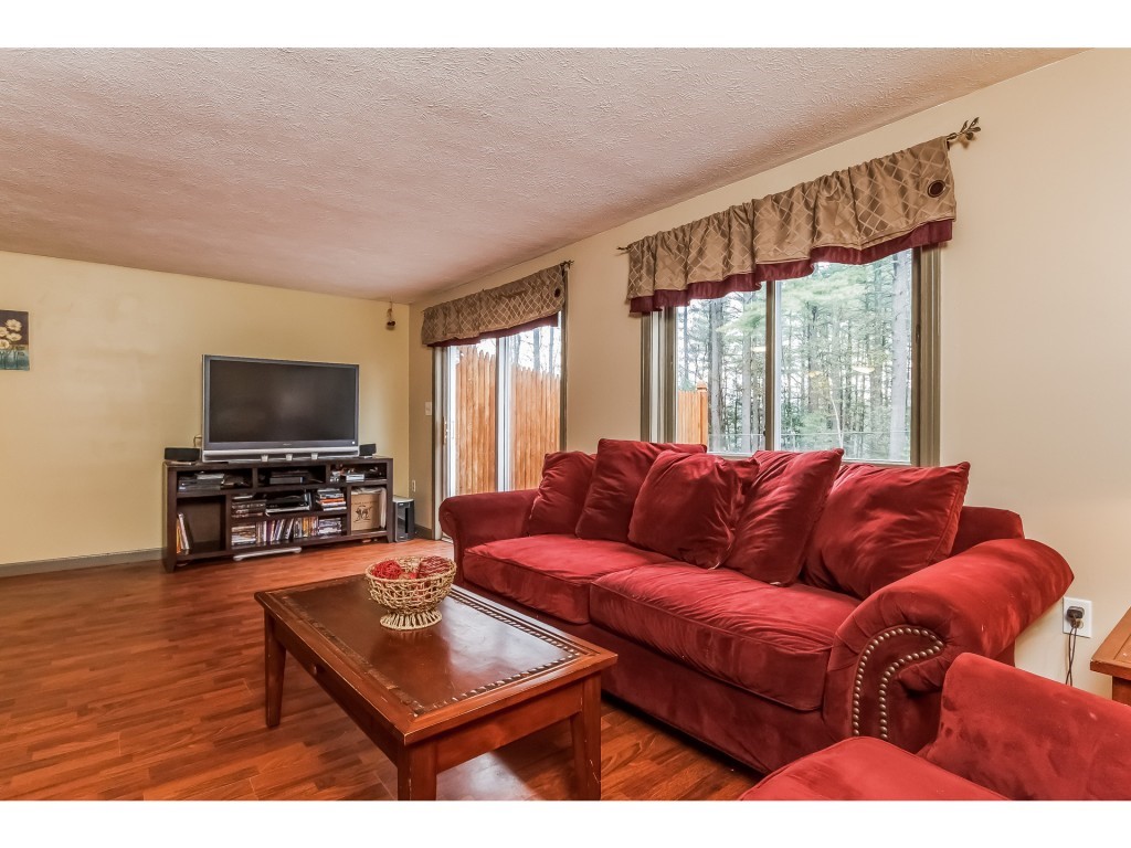 25 East Chamberlain Road, Unit D Merrimack, NH 03054 - Photo 4 of 32