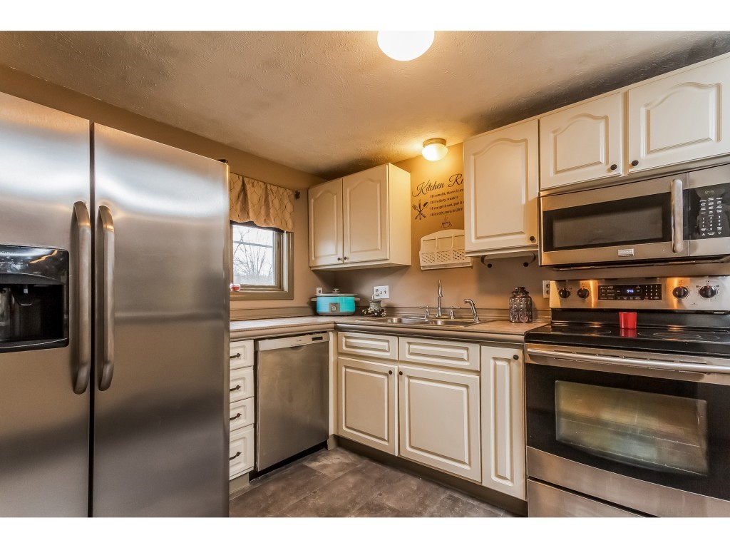 25 East Chamberlain Road, Unit D Merrimack, NH 03054 - Photo 5 of 32