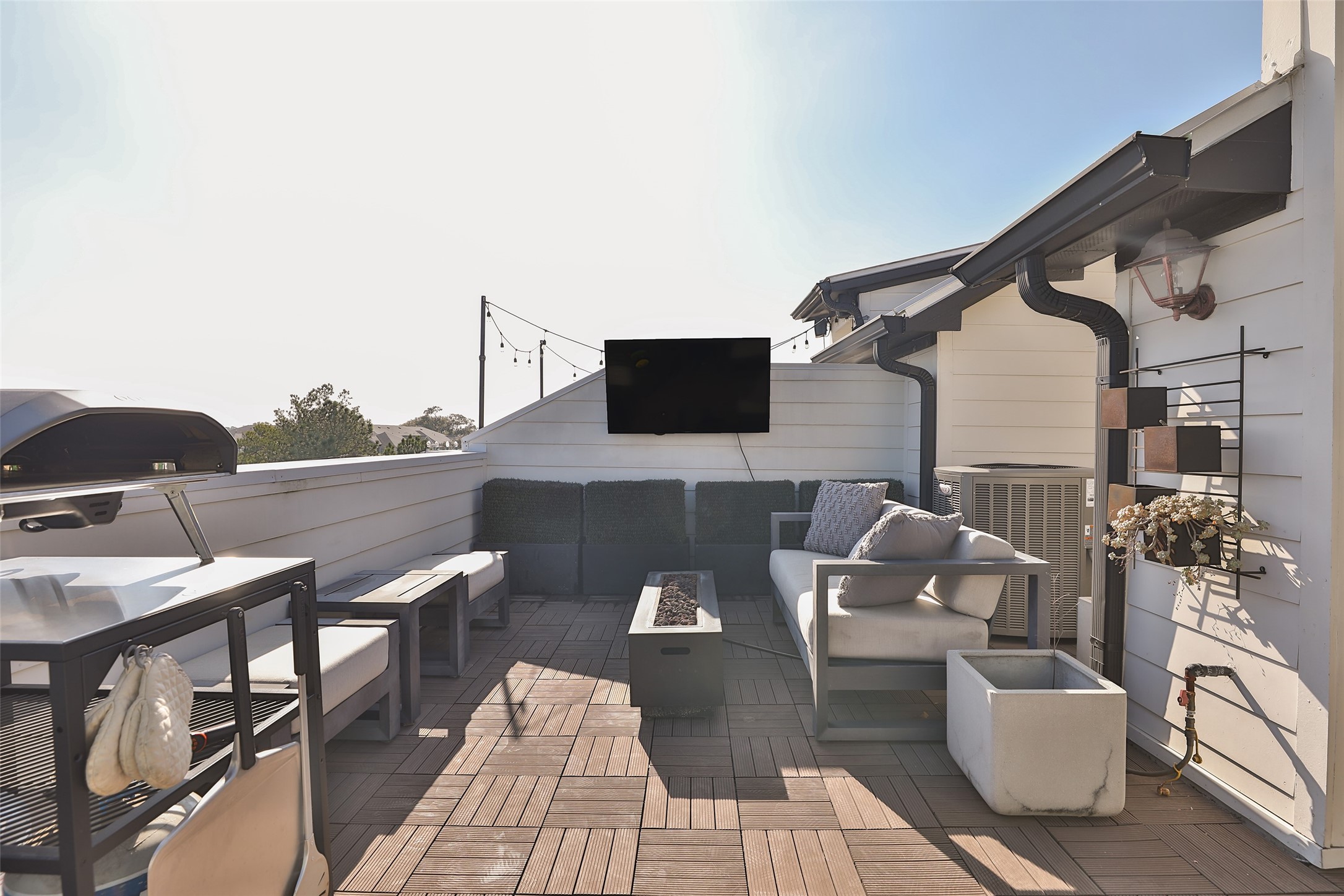 2303 Kolbe Run Lane Houston, TX 77080 - Photo 30 of 35 Enjoy sunrises and sunsets on the rooftop deck.