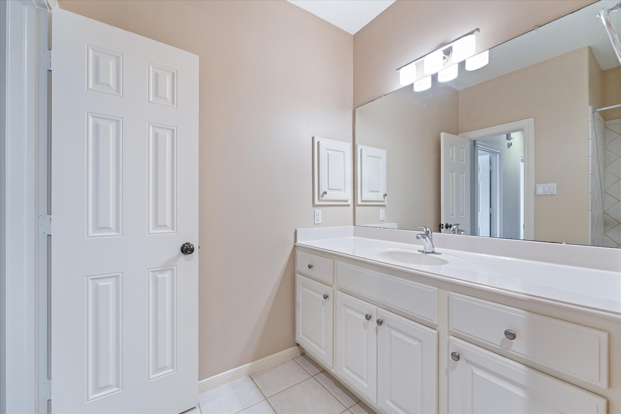 447 North Gate Stone Houston, TX 77007 - Photo 28 of 38 Secondary Bath