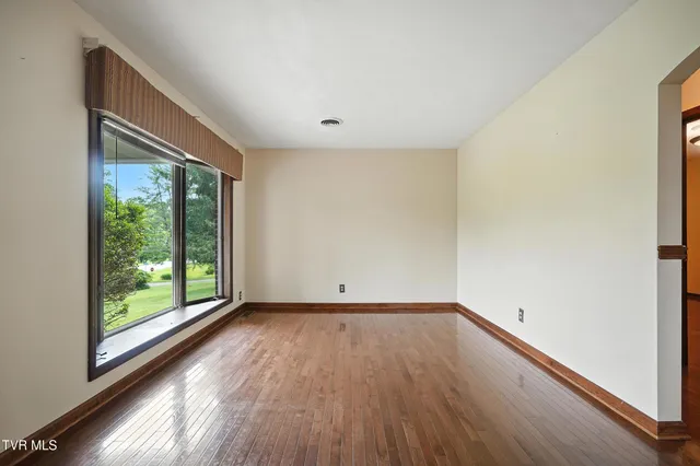 $249,999 | 134 Richmond Hts Drive, Jonesville, VA 24263