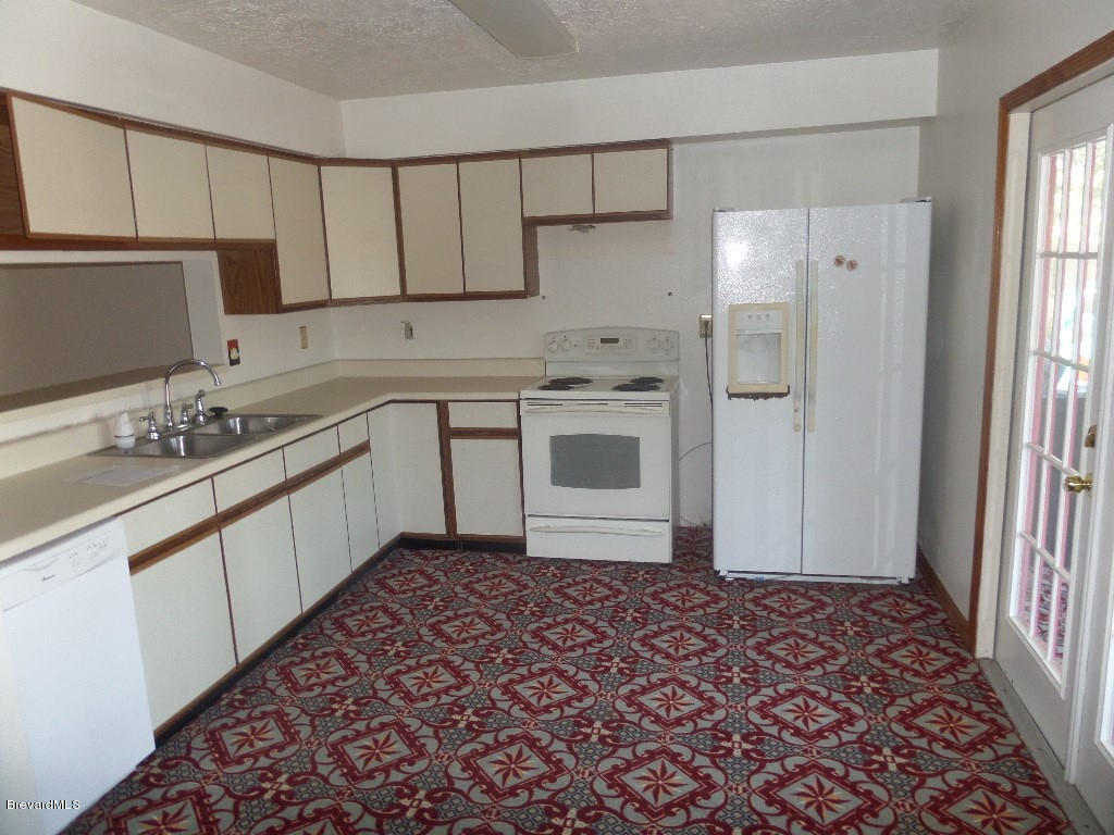 1340 George Edwards Court Merritt Island, FL 32953 - Photo 2 of 9 Kitchen