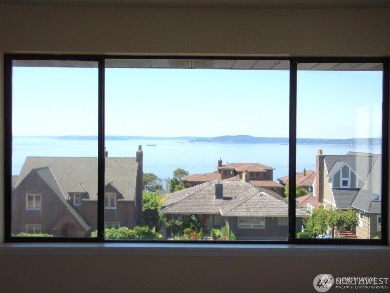 2320 West Viewmont Way West Seattle, WA 98199 - Photo 12 of 15