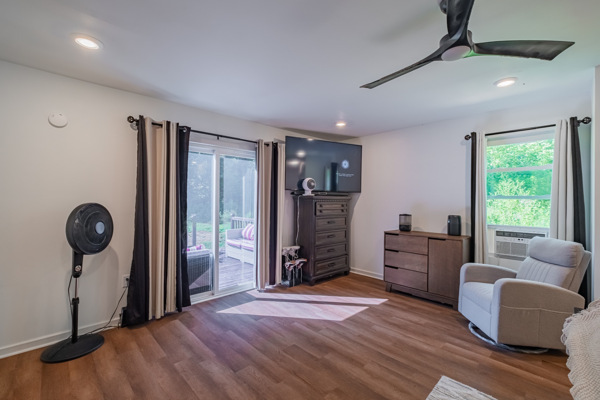 1450 Pleasant Hill Road McMinnville, TN 37110 - Photo 19 of 68 a room with furniture and a window