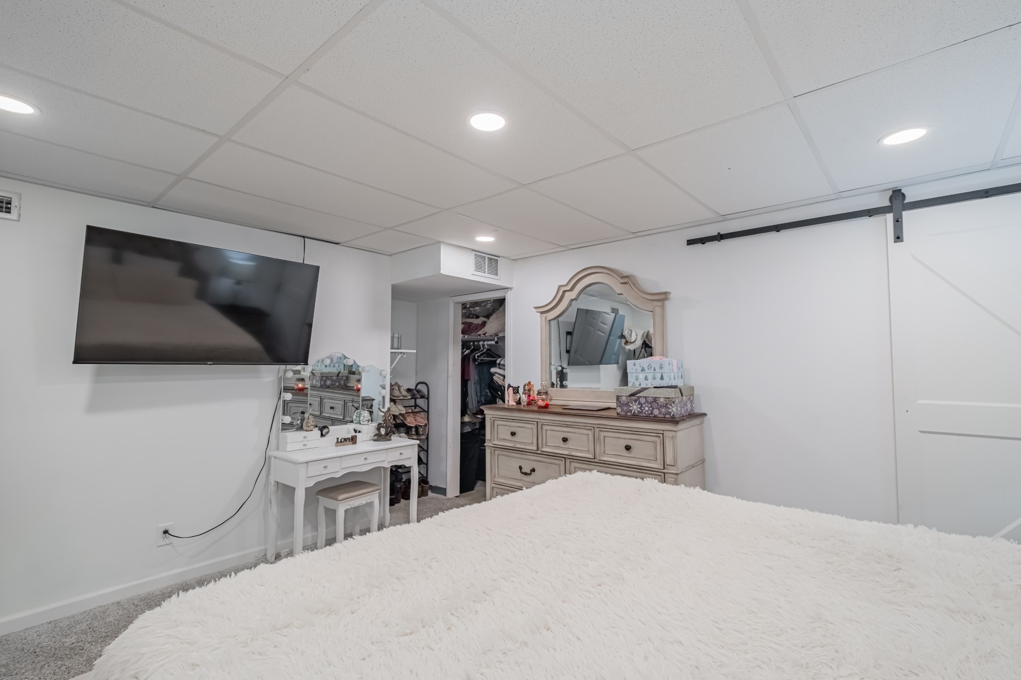1450 Pleasant Hill Road McMinnville, TN 37110 - Photo 31 of 68 a living room with furniture and a flat screen tv