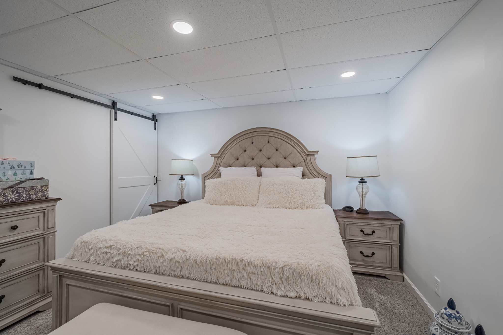 1450 Pleasant Hill Road McMinnville, TN 37110 - Photo 34 of 68 a bedroom with a bed and a tv on the dresser