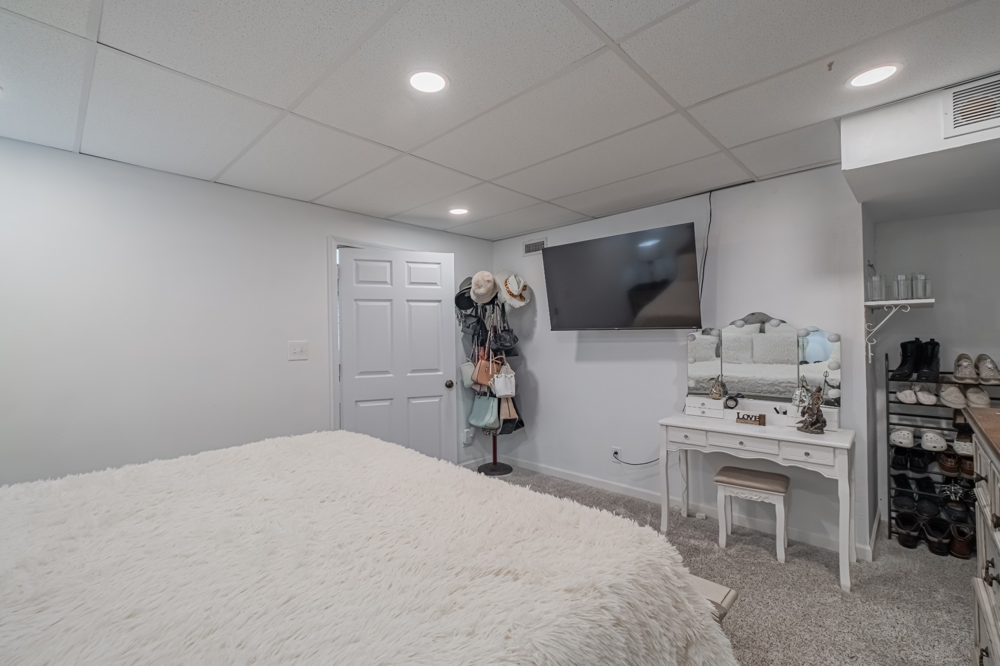 1450 Pleasant Hill Road McMinnville, TN 37110 - Photo 35 of 68 a bedroom with a bed and furniture