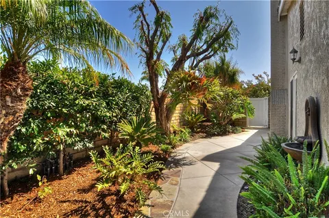 $1,799,000 | 18321 Fieldbury Lane, Huntington Beach, CA 92648