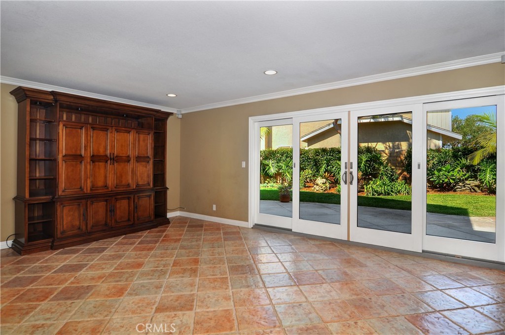 18321 Fieldbury Lane Huntington Beach, CA 92648 - Photo 10 of 29