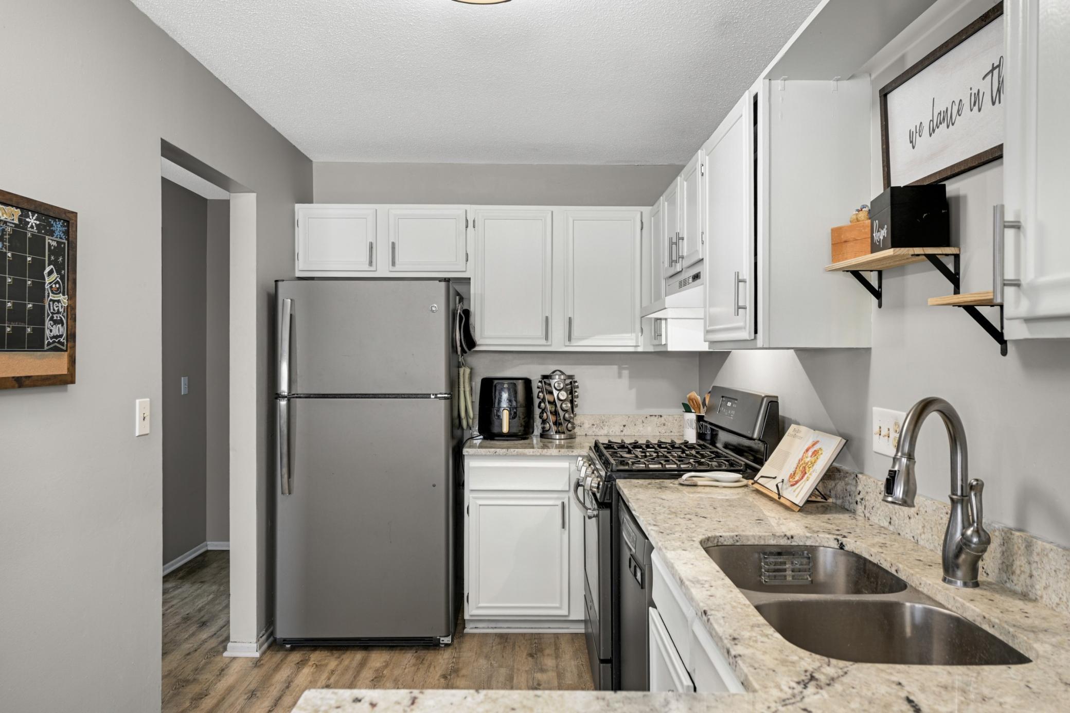 6904 Ives Lane North Maple Grove, MN 55369 - Photo 6 of 38