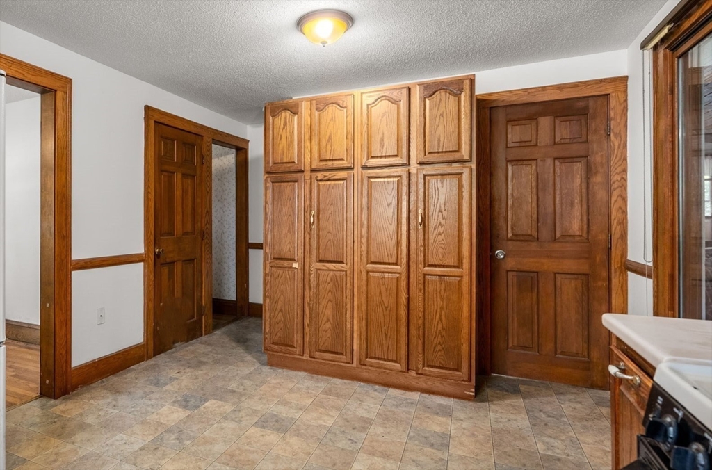 41 Nevada Street Springfield, MA 01107 - Photo 9 of 33