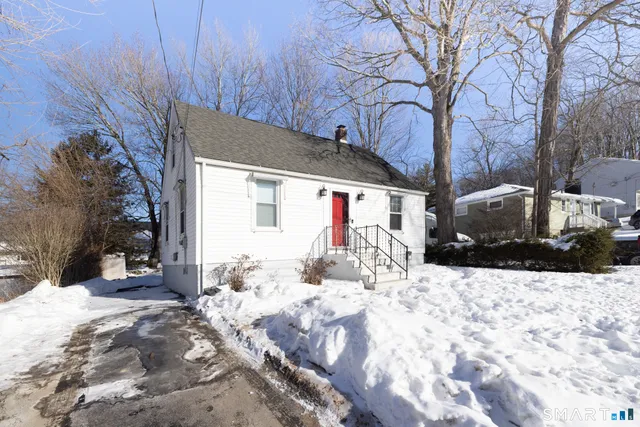 $294,500 | 51 Rockridge Road, Waterbury, CT 06705