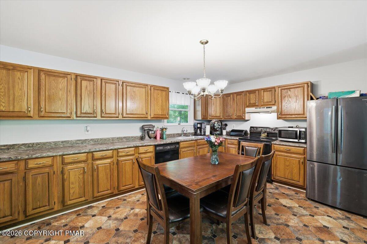 713 Lily Road East Stroudsburg, PA 18302 - Photo 7 of 44 Kitchen