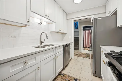 $475,000 | 1955 Tanglewood Drive, Unit H, Glenview, IL 60025