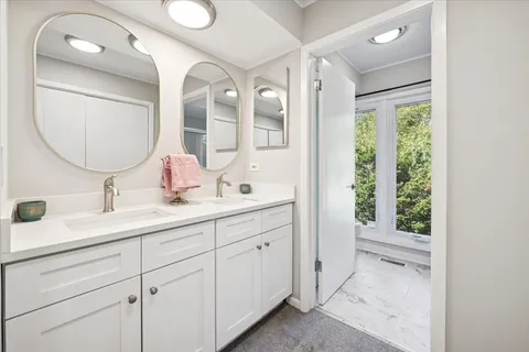 $475,000 | 1955 Tanglewood Drive, Unit H, Glenview, IL 60025