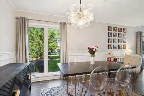 $475,000 | 1955 Tanglewood Drive, Unit H, Glenview, IL 60025