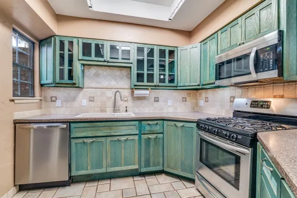 $2,300 | 813 Woodway Lane, Richardson, TX 75081