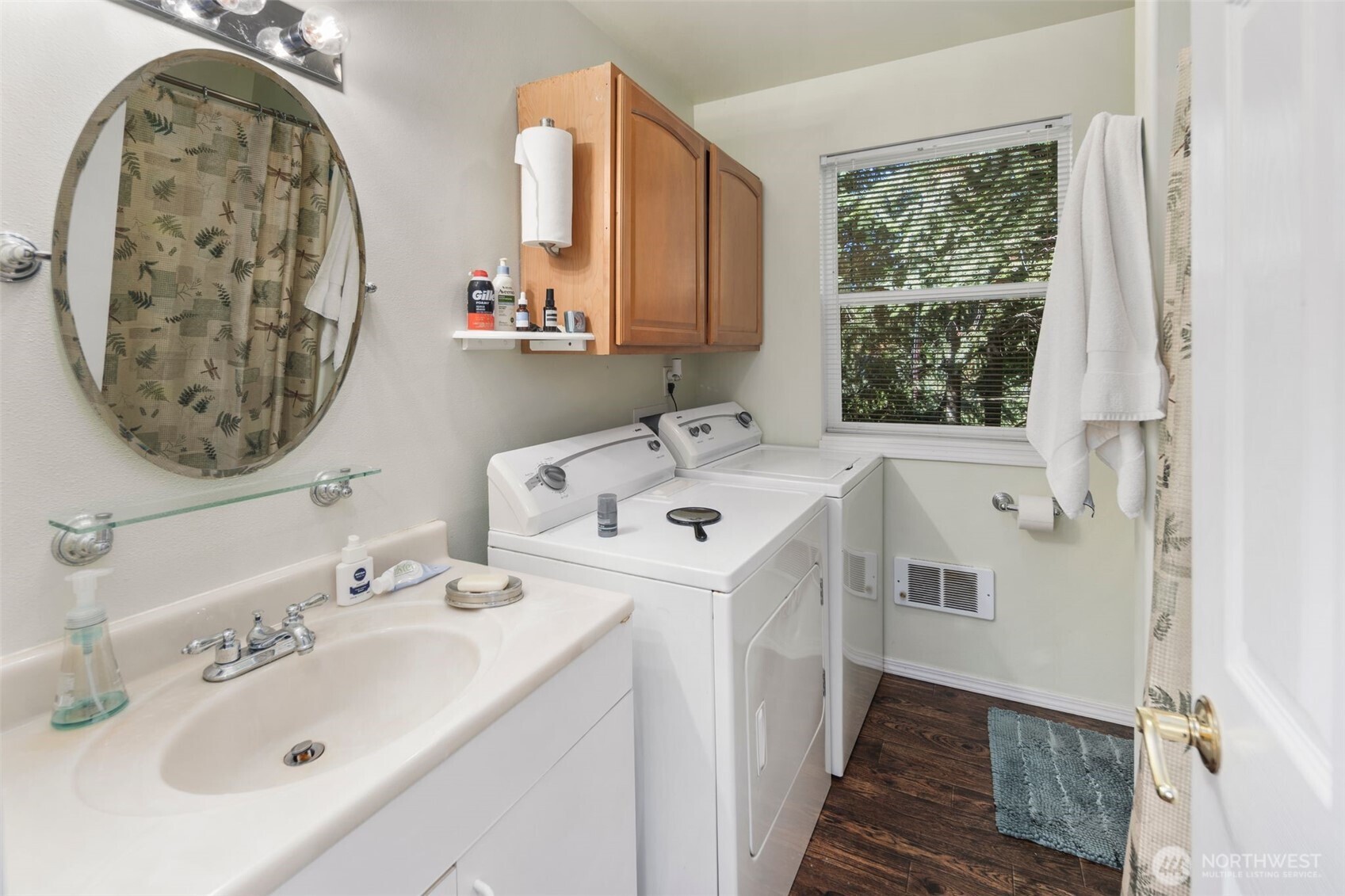 5502 Northeast 10th Street Renton, WA 98059 - Photo 23 of 27 a bathroom with a sink and a mirror