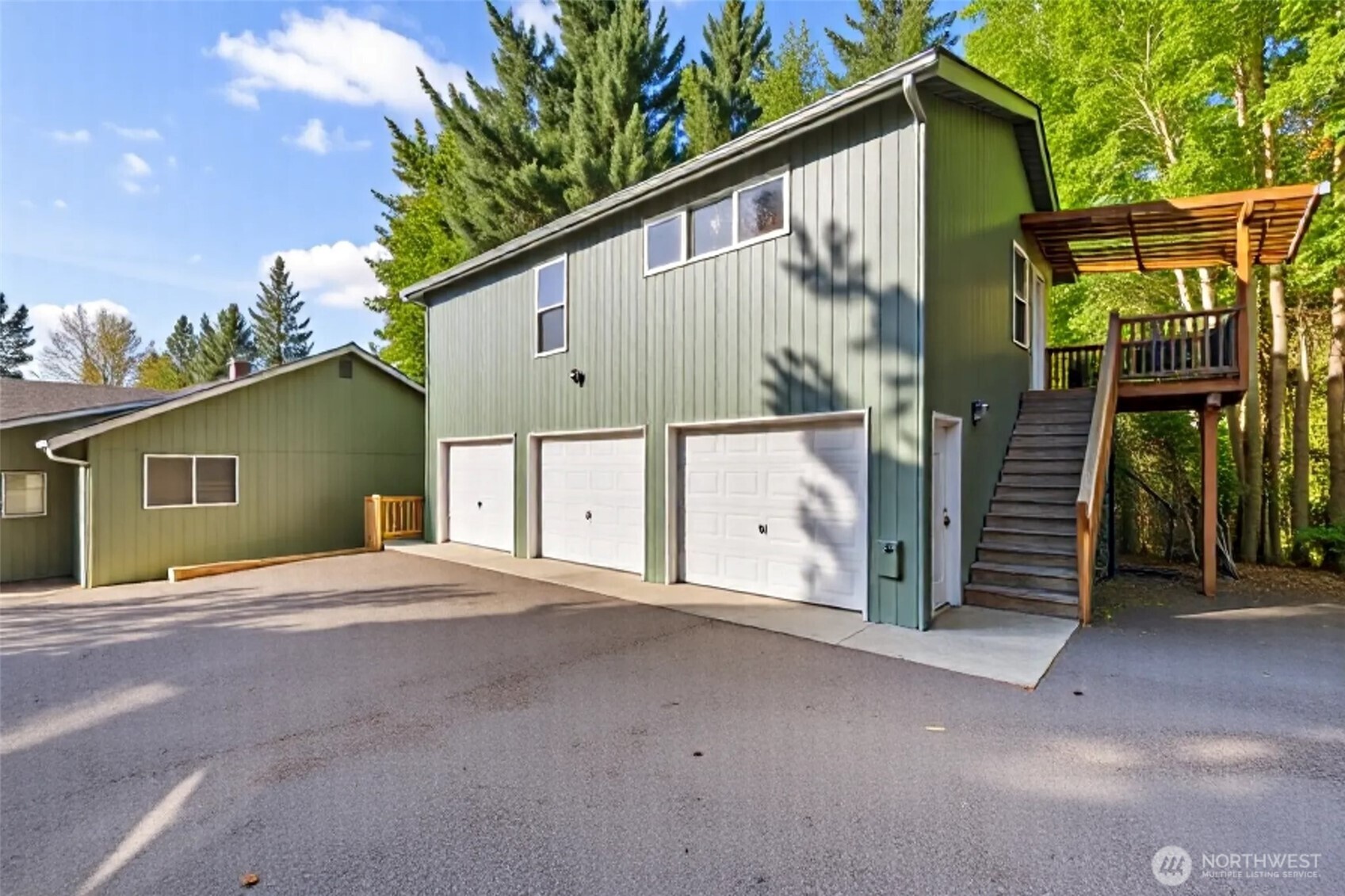 5502 Northeast 10th Street Renton, WA 98059 - Photo 25 of 27 a backyard of a house