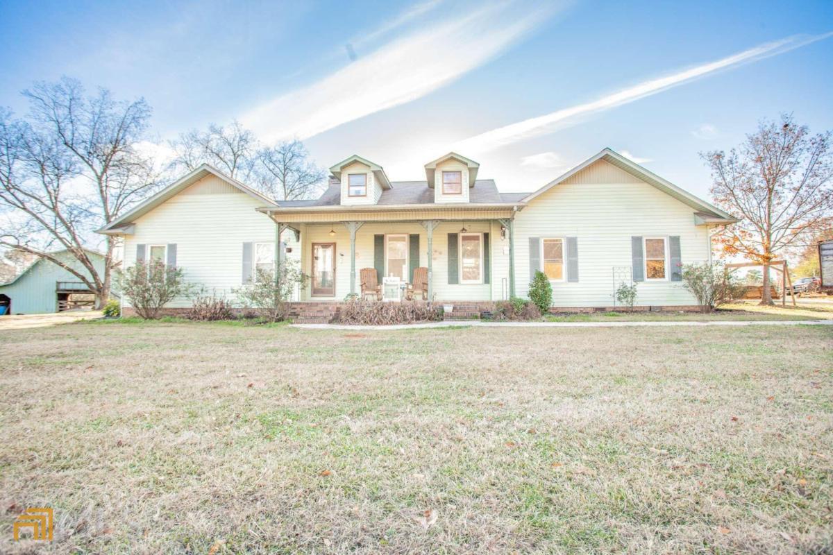 4271 Veal Street Roopville, GA 30170 - Photo 1 of 1 a front view of a house with a yard