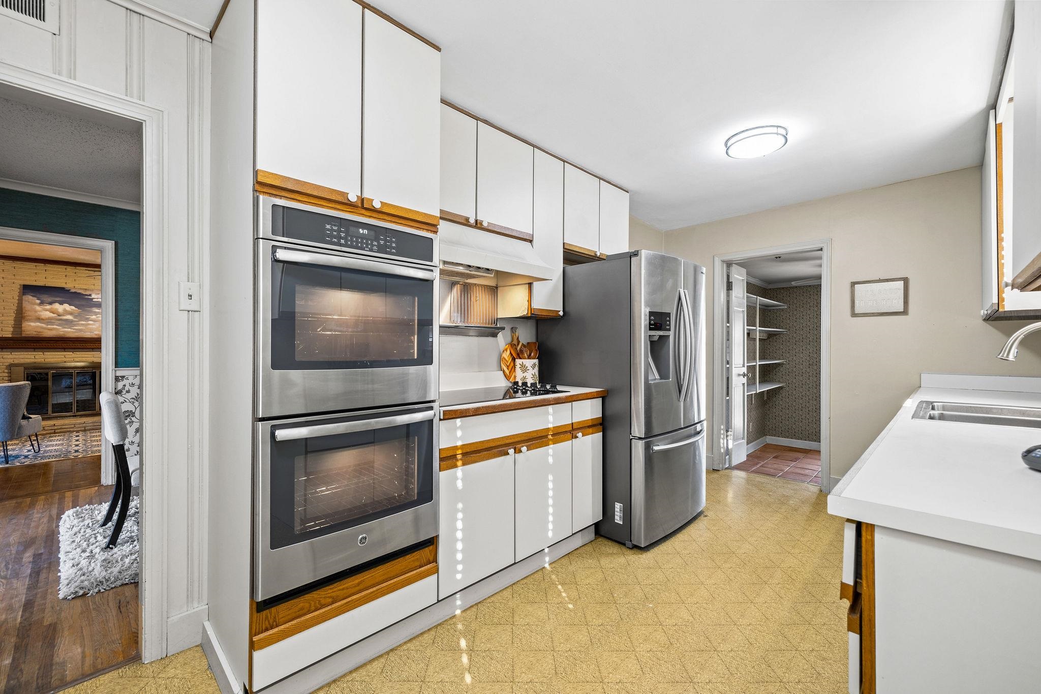 1002 Kings Park Road Memphis, TN 38117 - Photo 13 of 40 a kitchen with stainless steel appliances a refrigerator a stove and cabinets