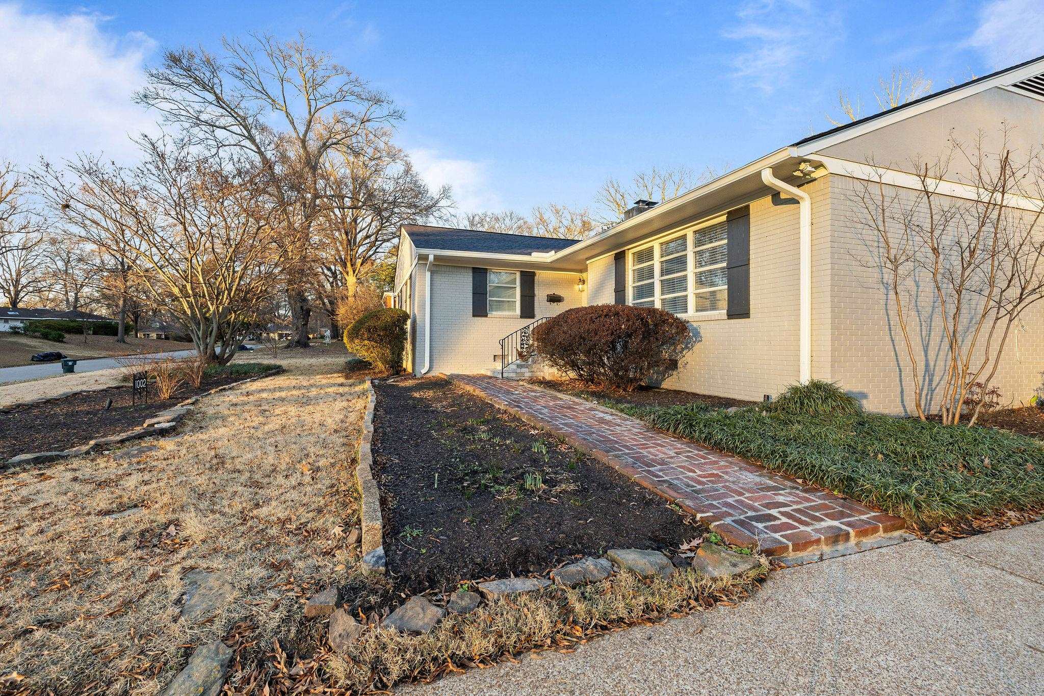 1002 Kings Park Road Memphis, TN 38117 - Photo 3 of 40 a house view with a outdoor space