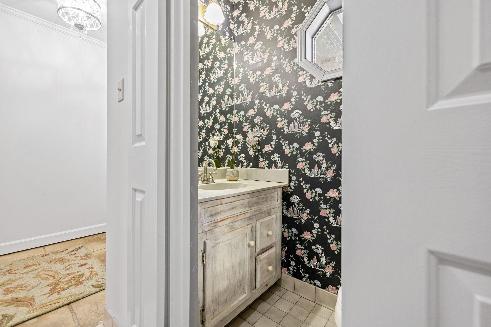 1002 Kings Park Road Memphis, TN 38117 - Photo 31 of 40 a bathroom with a shower