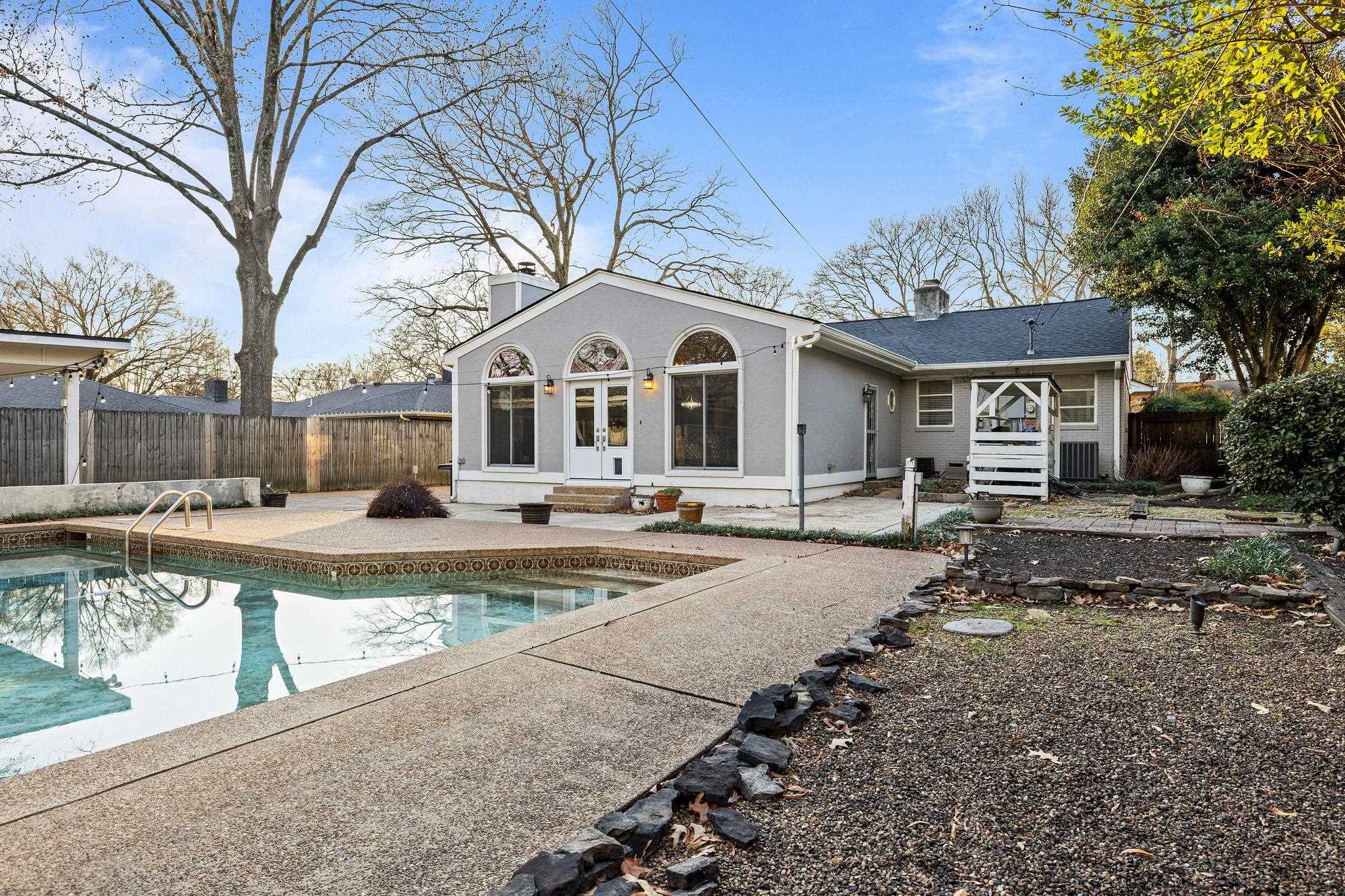 1002 Kings Park Road Memphis, TN 38117 - Photo 37 of 40 a front view of a house with a yard
