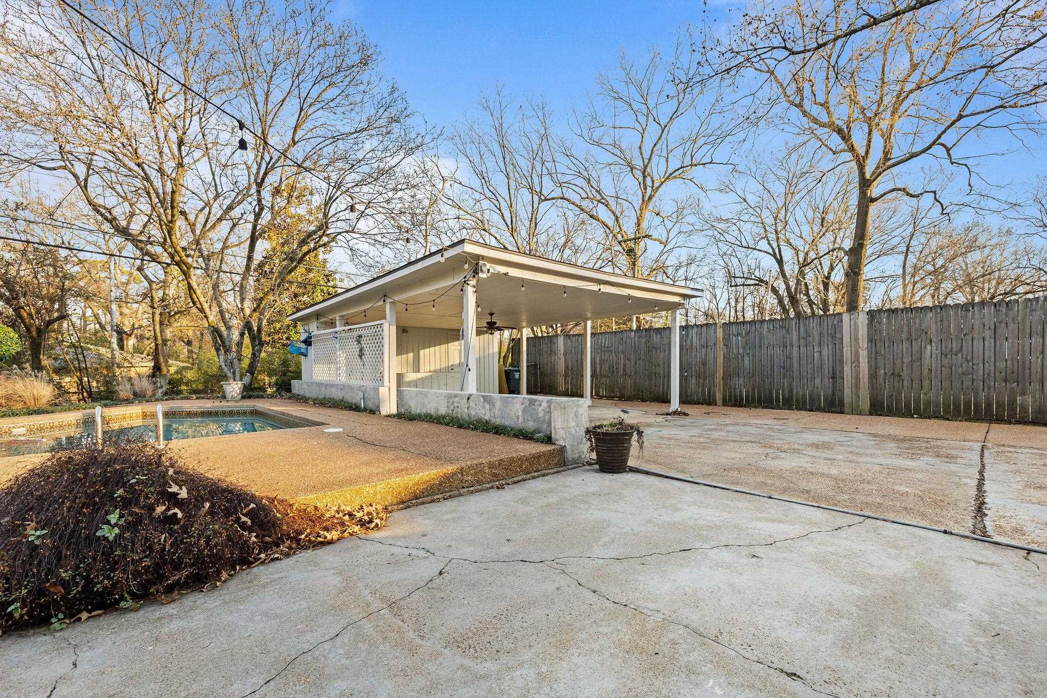 1002 Kings Park Road Memphis, TN 38117 - Photo 38 of 40 a view of a house with snow on the road