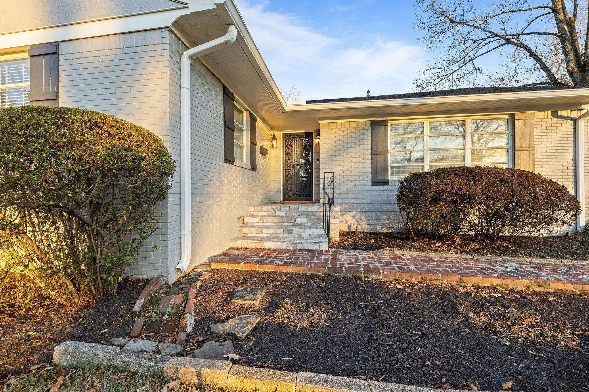1002 Kings Park Road Memphis, TN 38117 - Photo 4 of 40 a view of a house with backyard and sitting area
