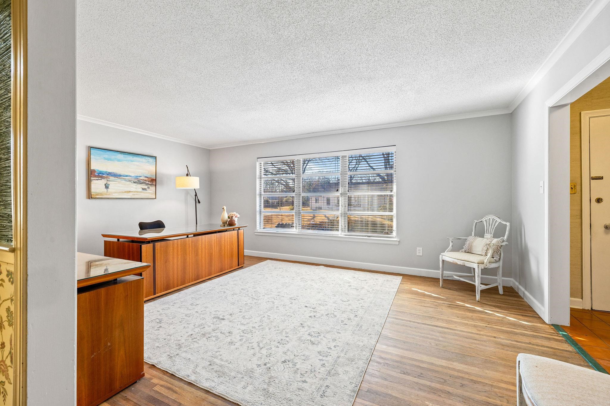 1002 Kings Park Road Memphis, TN 38117 - Photo 8 of 40 a living room with furniture and a window