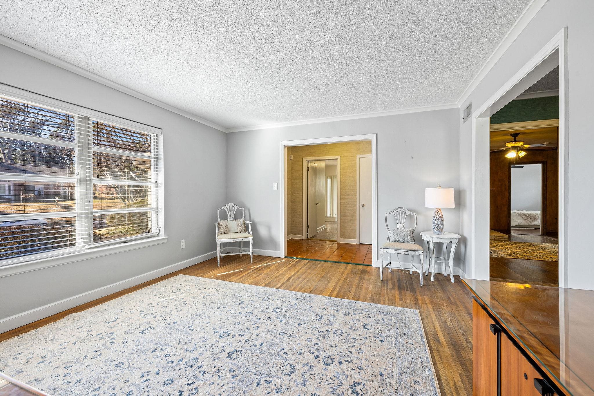 1002 Kings Park Road Memphis, TN 38117 - Photo 9 of 40 a living room with furniture and a table