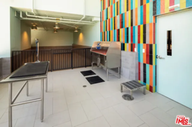 $3,455 | 687 South Hobart Boulevard, Unit 719, Los Angeles, CA 90005