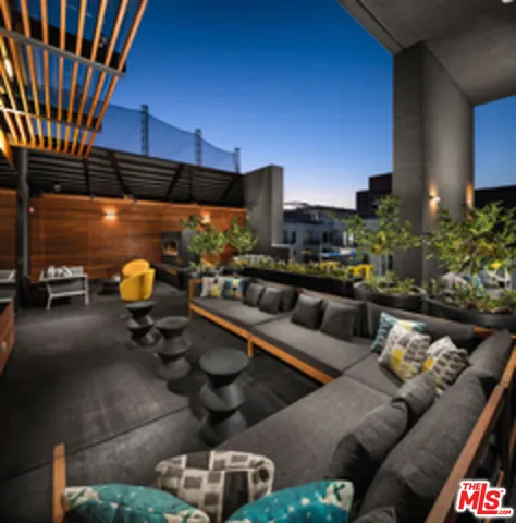 $3,455 | 687 South Hobart Boulevard, Unit 719, Los Angeles, CA 90005