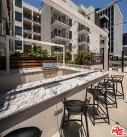 $3,455 | 687 South Hobart Boulevard, Unit 719, Los Angeles, CA 90005